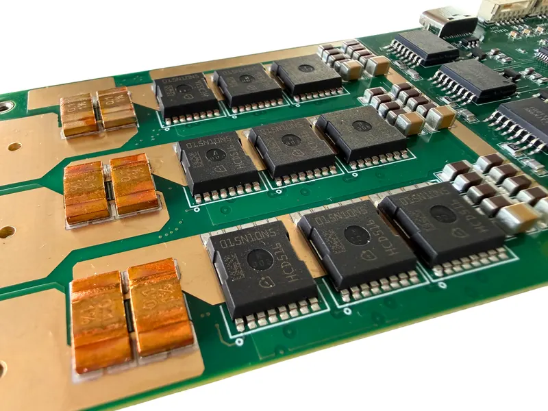 Our ESC circuit board: the power stage with three rows of transistors