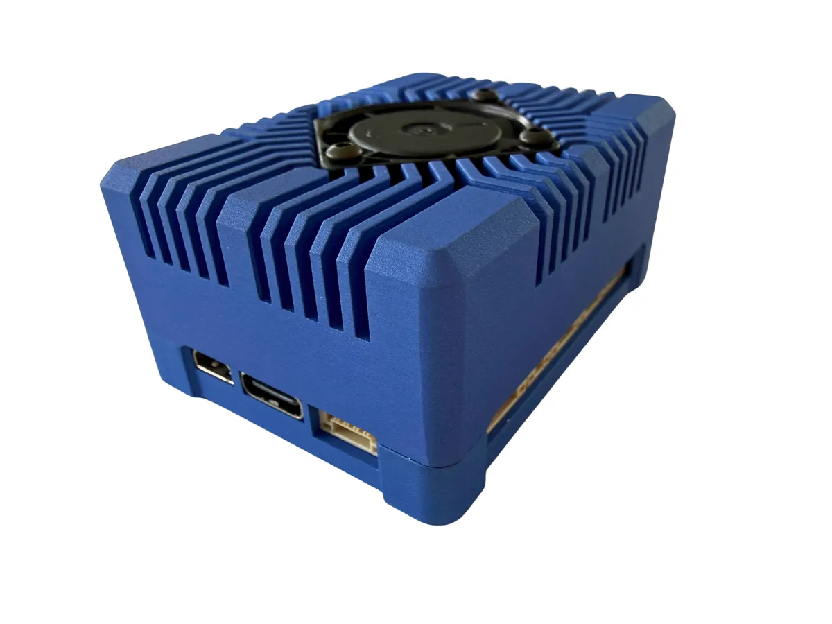 Raptor Pilot AI: Side view with the cooling fan and the short-side ports