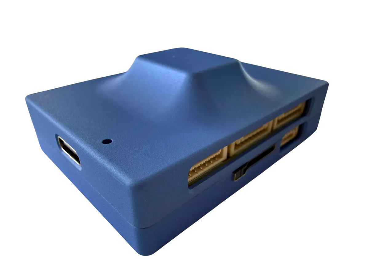 Raptor Pilot Pro FC: The enclosure with USB-C, microSD slot and JST-GH connectors